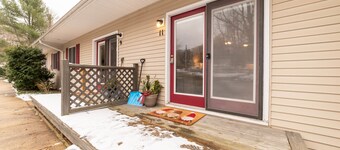 Lovely 3 min. Walk to Walloon Lake