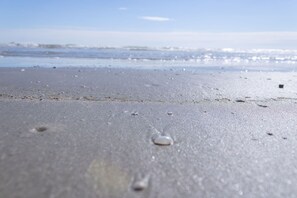 On the beach, beach towels - Come and enjoy our Galveston Island HideAway (Galveston)