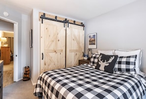 2 bedrooms, desk, free WiFi, bed sheets