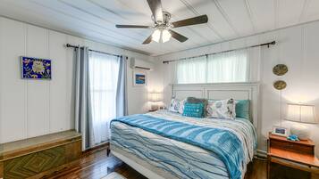 3 bedrooms, desk, internet, bed sheets