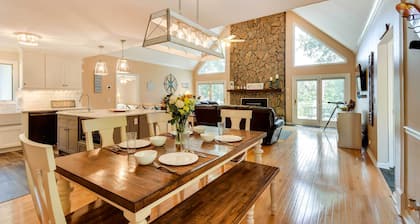 Lake Hartwell Home w/ Private Dock & Hot Tub!