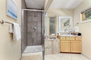 Shower, hair dryer, bidet, towels