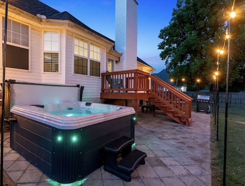 Fun-Filled Stay: Game Room*HOT TUB*