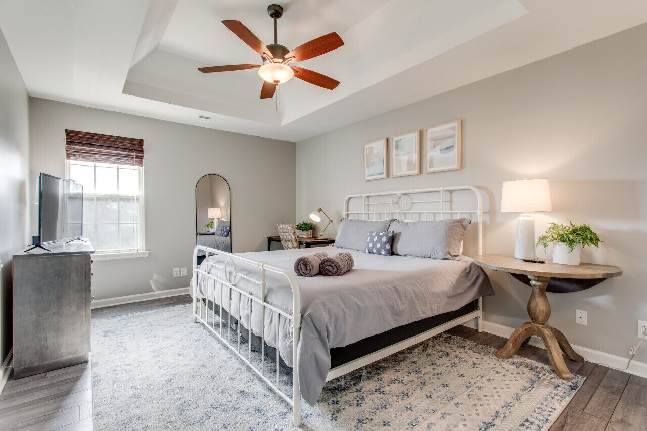 4 多间卧室、办公桌、熨斗/熨衣板、旅行婴儿床