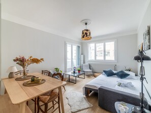 2 chambres, fer et planche à repasser, Wi-Fi, draps fournis