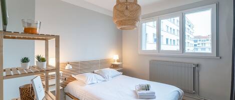 2 bedrooms, iron/ironing board, WiFi, bed sheets