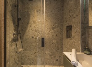 Shower, hair dryer, towels, soap - Studio Cristallin - Welkeys (Megève)