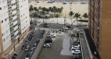 Apartment in Vila Guilhermina, 100m from the beach. Completely renovated!