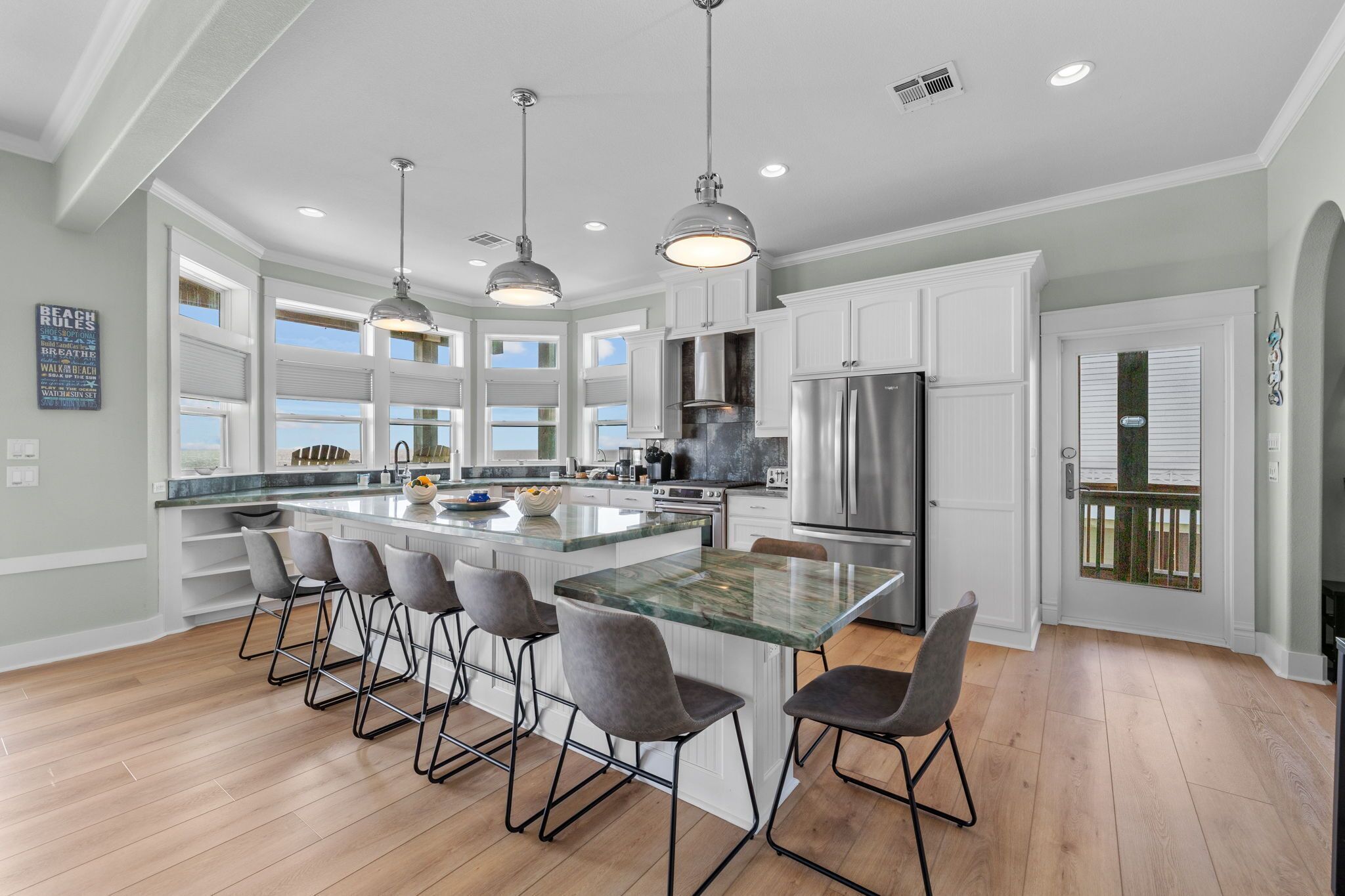 冰箱、微波炉、烤箱、炉灶