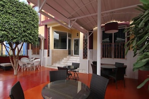 Outdoor dining - Hotel Santa Maria (Praia)