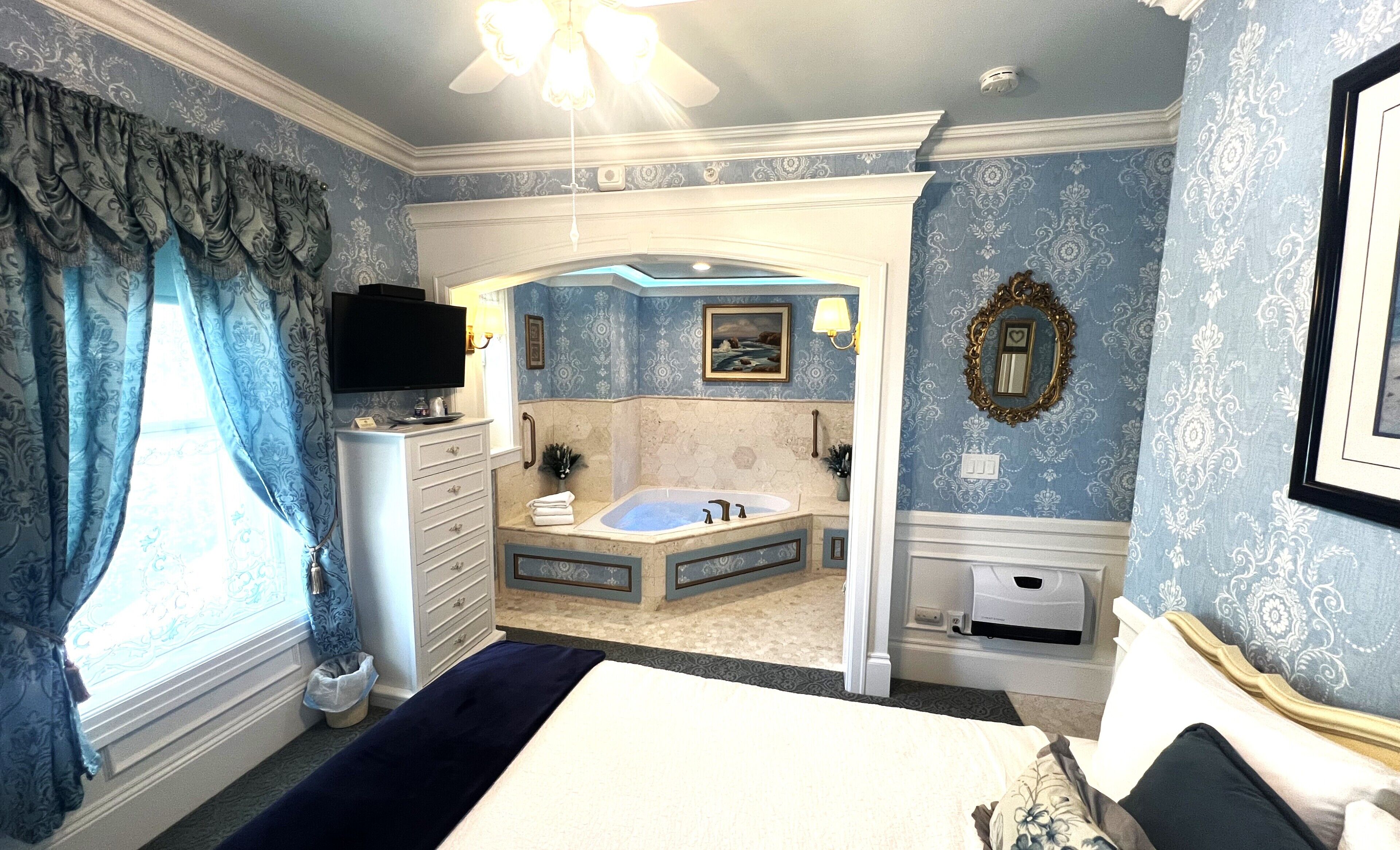 Blue Room | 埃及棉床單、高級寢具、獨特裝潢、布置獨特