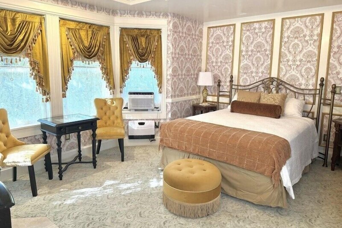 Egyptian cotton sheets, premium bedding, individually decorated