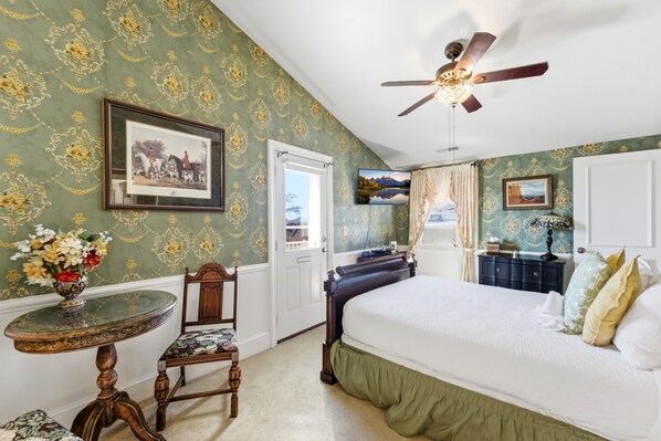 A bedroom with a bed, a ceiling fan, a TV, a dresser, and a chair. - Heber Senator Bed and Breakfast (Heber City)