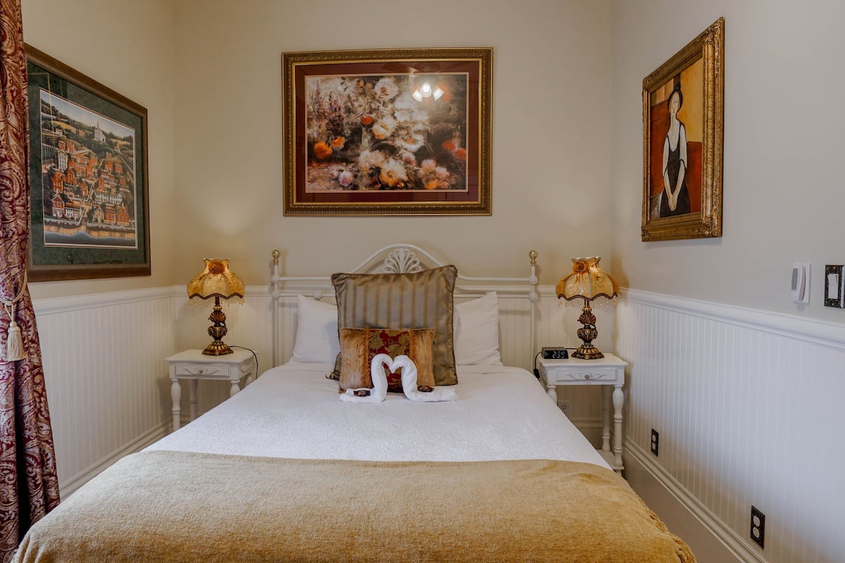 Royal Double Room, 1 Katil Ratu (Queen), Non Smoking, Jetted Tub | Cadar kapas Mesir, peralatan tempat tidur premium