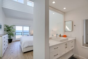 2 Schlafzimmer, Schreibtisch, BĂŒgeleisen/BĂŒgelbrett, Reisekinderbett