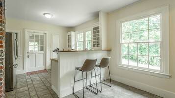 冰箱、微波炉、烤箱、炉灶