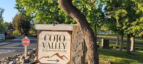 Beautifully  furnished 2nd floor  private 1 bedroom apt&kitchen& double GE range