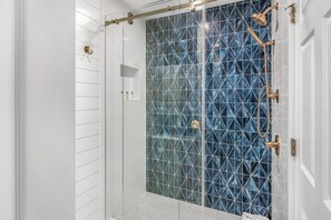 Combined shower/tub, eco-friendly toiletries, hair dryer, towels - Windancer 203. Gulf Front, Free Beach Service, Emerald Water, Pool, Grill. (Miramar Beach)