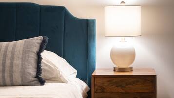 3 habitaciones, escritorio, tabla de planchar con plancha y wifi gratis