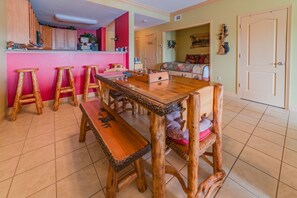 Games room - Bear's Den • Walk to attractions • Mountain View Condo • Virtual Checkin (Pigeon Forge)