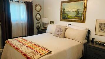 3 bedrooms, desk, iron/ironing board, travel crib