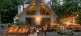 HOT TUB, Lakes, Ski Hill, Golf, Game Room & Endless Foliage, Dog friendly 