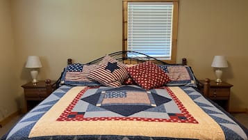 2 quartos, ferros/tábuas de passar roupa, berço de viagem