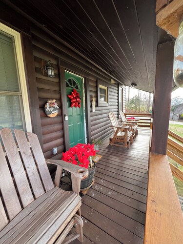 Country log cabin in beautiful middle Tennessee