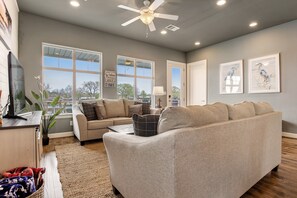TV, table tennis - Lakefront house w/pool, kayaks, ping-pong, gas grill, & paddle boards (Kingsland)