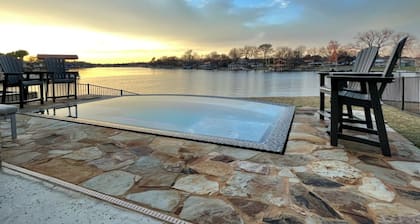 Lakefront house w/pool, kayaks, ping-pong, gas grill, & paddle boards