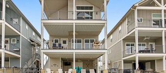 Lakefront house w/pool, kayaks, ping-pong, gas grill, & paddle boards