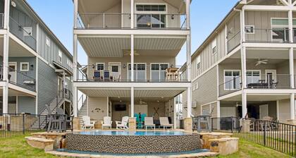 Lakefront house w/pool, kayaks, ping-pong, gas grill, & paddle boards