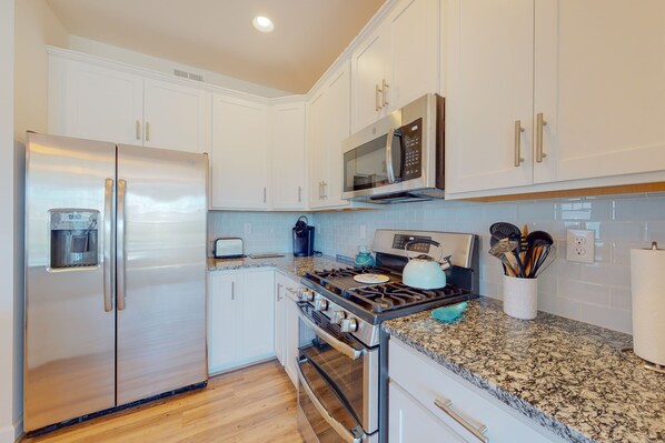 Fridge, microwave, oven, stovetop - Millville by the sea home w/ shared pool, WiFi, central AC, W/D, & gas fireplace (Millville)