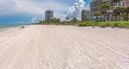 Only 8 Minutes from Seagate Beach, Spacious 3BR 2BA Naples Condo Prime Location