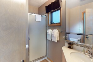 Hair dryer, towels - 2-story townhouse + loft with fast WiFi, wood fireplace & great location (Durango)