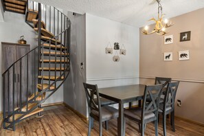 Dining - 2-story townhouse + loft with fast WiFi, wood fireplace & great location (Durango)