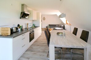Fridge, oven, stovetop, dishwasher - Apartment Manu - Bright and modern apartment in a quiet location! (Zingst)