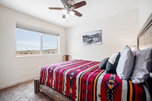 3 makuuhuonetta, silitysrauta/-lauta, internet, vuodevaatteet