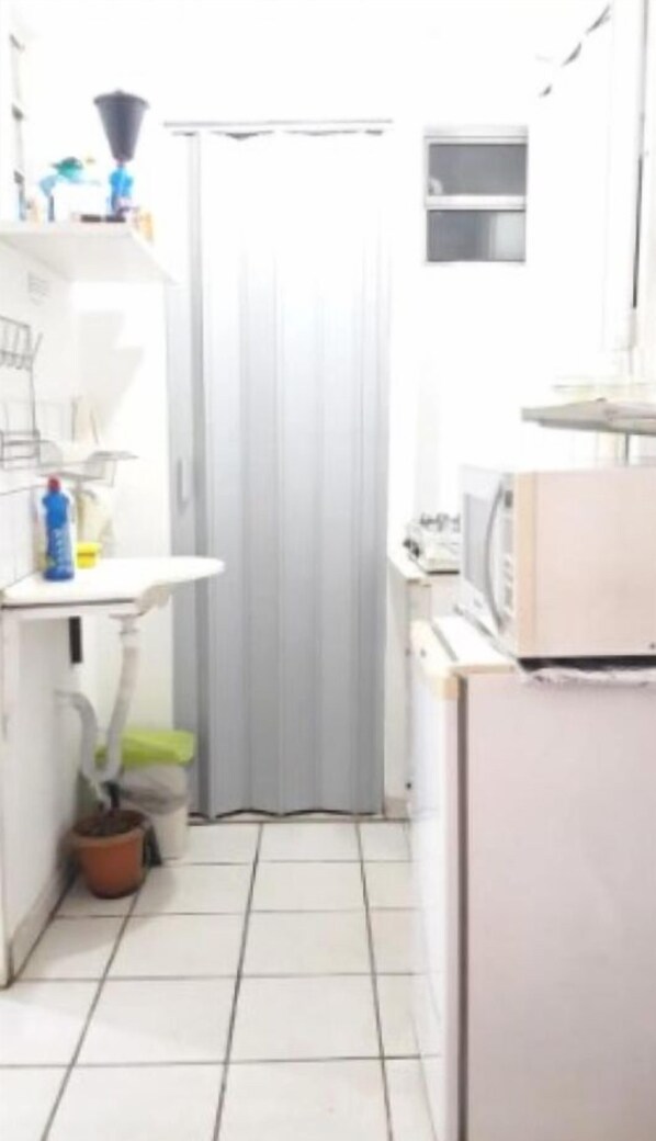 Geladeira, micro-ondas, cooktop, liquidificador