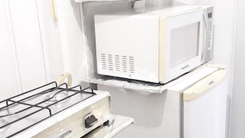 Fridge, microwave, stovetop, blender