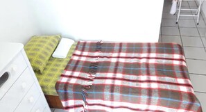 2 bedrooms, desk, free WiFi, bed sheets - Independent studio apartment, 10 minutes from the subway, bed and bathroom, refrigerator, stove, microwave. (SP)