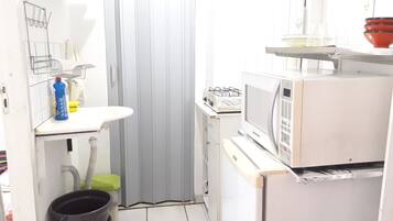 Fridge, microwave, stovetop, blender