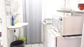 Geladeira, micro-ondas, cooktop, liquidificador