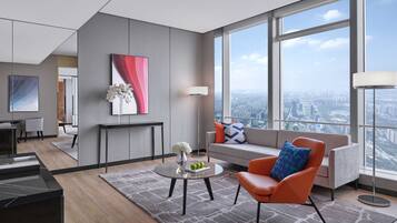 Deluxe Suite, 1 Queen Bed | Premium bedding, minibar, desk, soundproofing