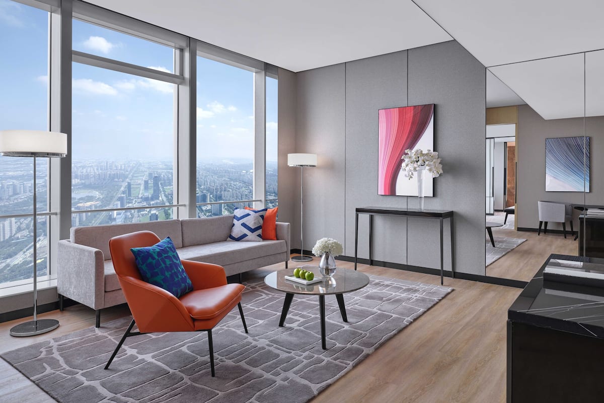 Deluxe Suite, 1 Queen Bed | 1 bedroom, premium bedding, minibar, desk