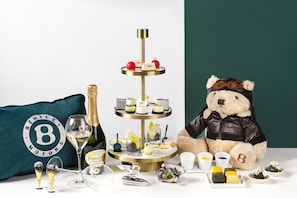 2 restaurants servant le petit déjeuner, spécialités Cuisine fusion