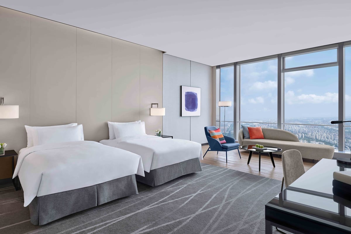 Deluxe Twin Room, 2 Twin Beds (N3) | 1 bedroom, premium bedding, minibar, desk