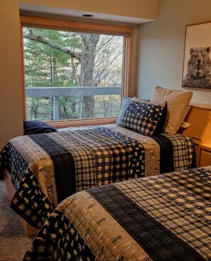 4 bedrooms, desk, iron/ironing board, free WiFi