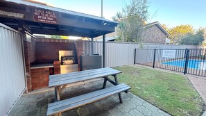 Outdoor dining - Cameo Court Unit 7 - Bring your own linen (SOUTH WEST ROCKS)