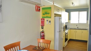 Private kitchen - Traveller's Palms # 7 - South West Rocks - Bring your own linen (South West Rocks)